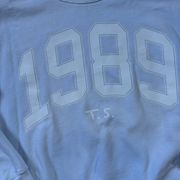 Official Taylor Swift 1989 TS limited edition baby blue crewneck Size Small - Picture 3 of 7